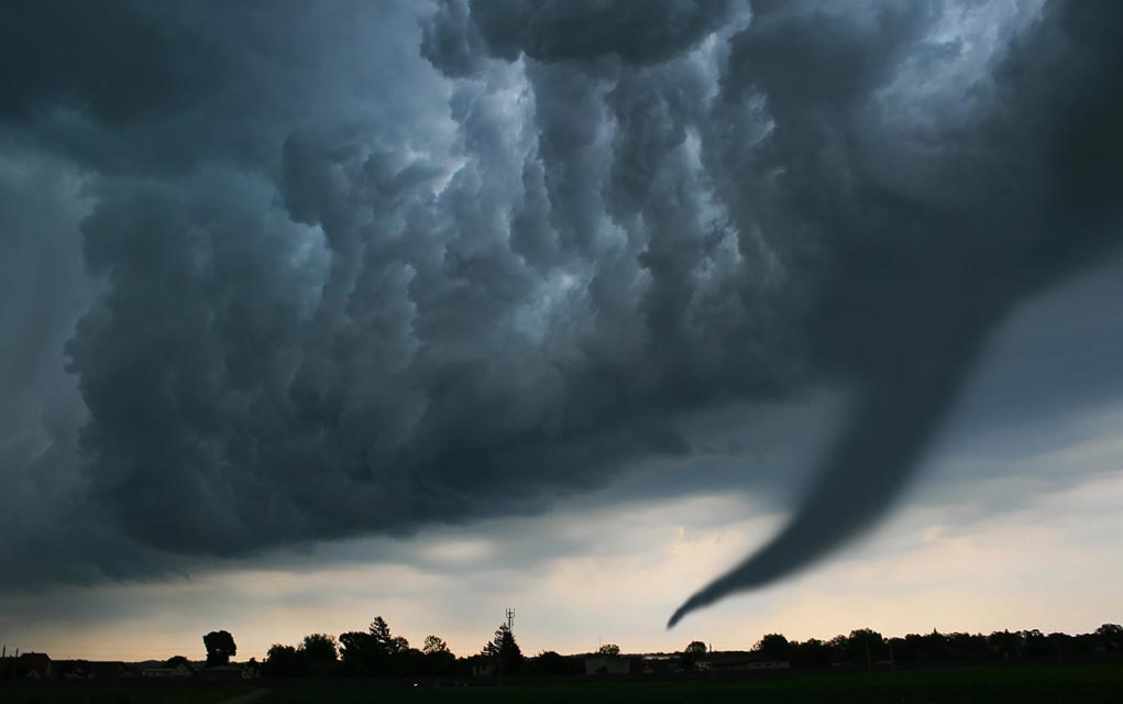 Warning-Signs-of-a-Tornado