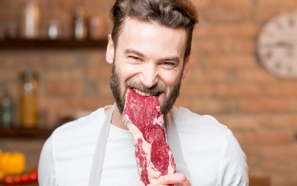 Eating-Raw-Meat-in-a-Survival-Situation