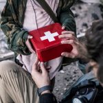 Outdoor First Aid Training – How to Treat a Broken Arm Outdoor First Aid Training - How to Treat a Broken Arm