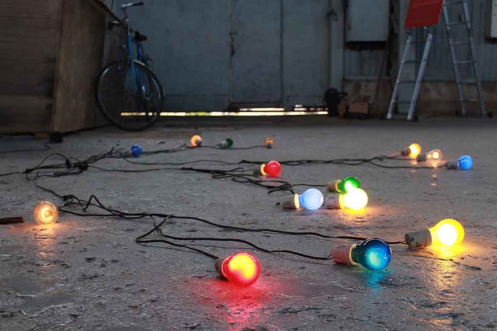 man-bludgeoned-to-death-while-hanging-christmas-lights