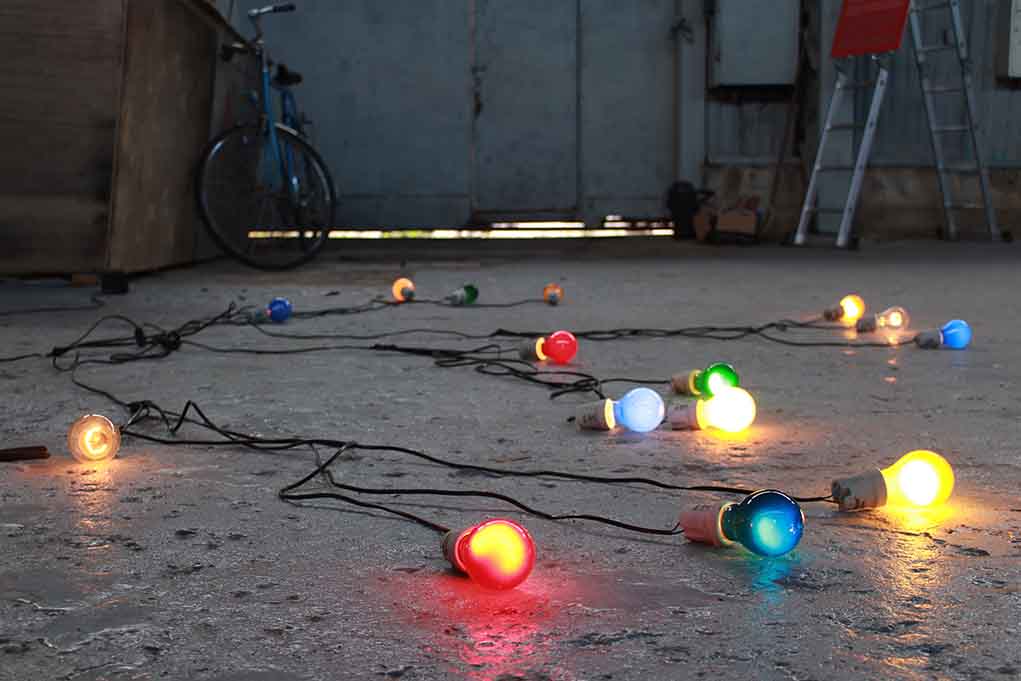 man-bludgeoned-to-death-while-hanging-christmas-lights